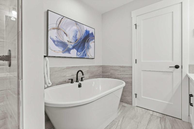 Stylishly Renovated Spring Creek Retreat - image 3