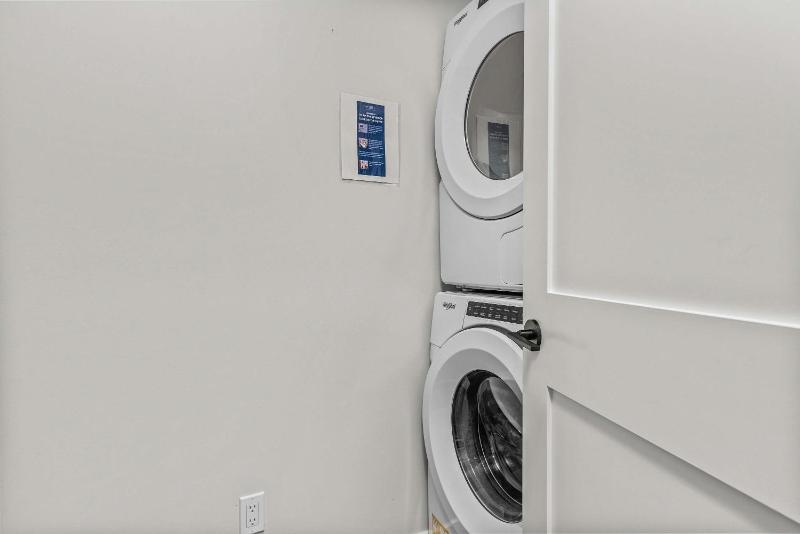 Stylishly Renovated Spring Creek Retreat - image 5