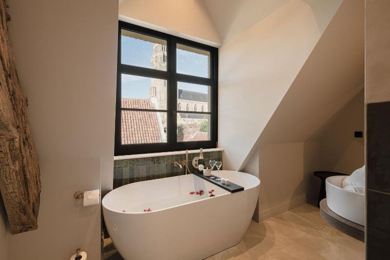 Deluxe Double Room image 3