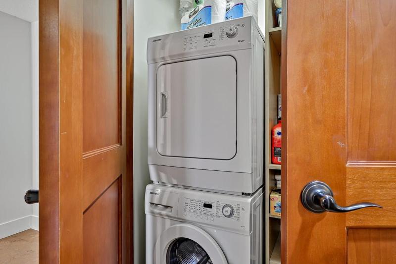 Classic Hideaway Elegant 2BD 2BTH - image 25