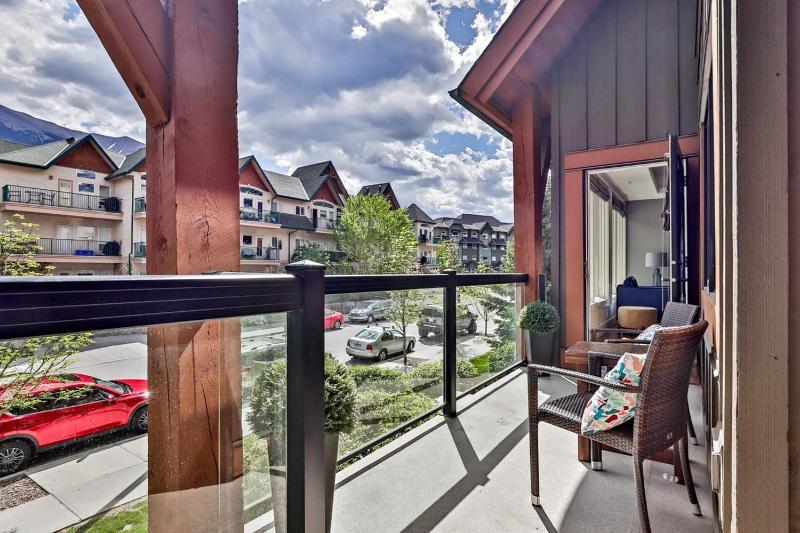 Classic Hideaway Elegant 2BD 2BTH - image 7