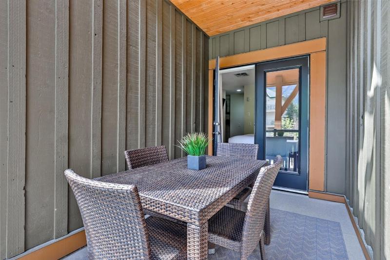 Classic Hideaway Elegant 2BD 2BTH - image 29