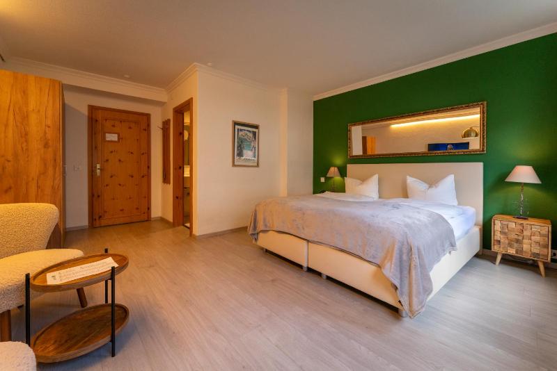 Standard Double Room image 3
