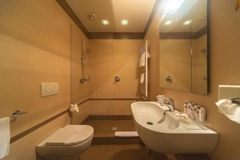 Classic Single Room image 2
