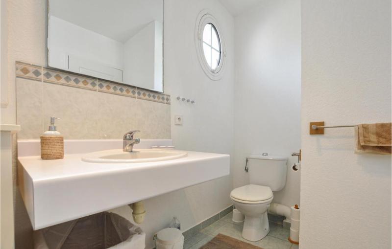3 Bedroom Beautiful Home In Roquebrune-Sur-Argens - image 25