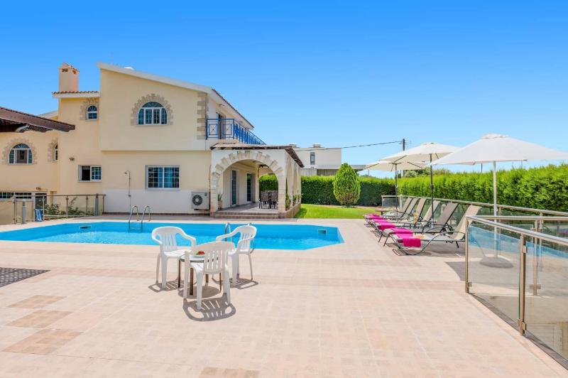 Villa Joanna Coral Bay by Villa Plus - image 13