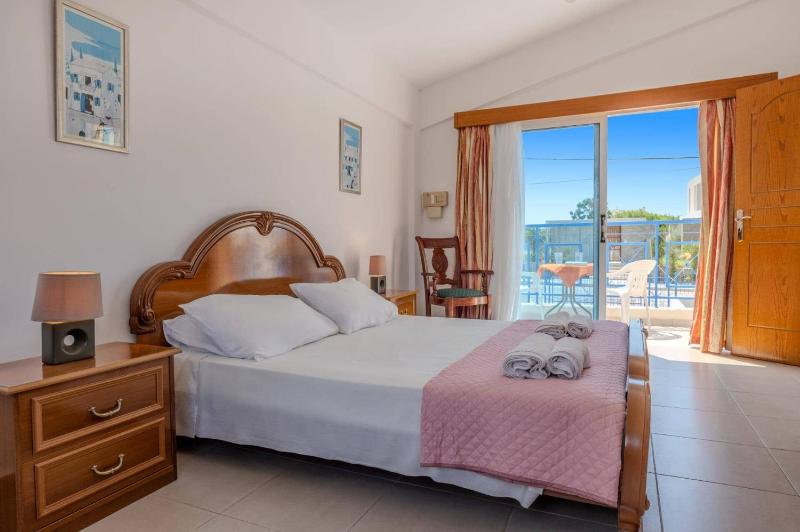 Villa Joanna Coral Bay by Villa Plus - image 16