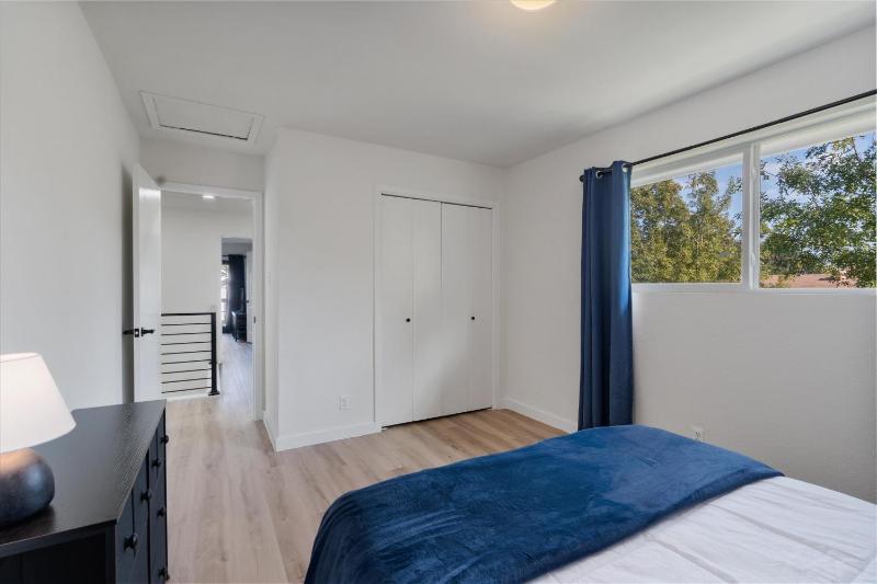 North Austin retreat with garage 5 min from Domain - image 2