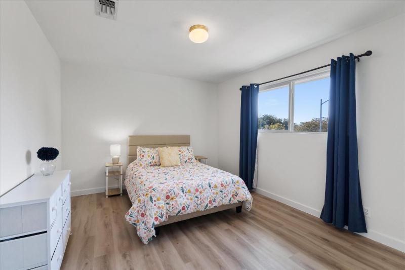 North Austin retreat with garage 5 min from Domain - image 10