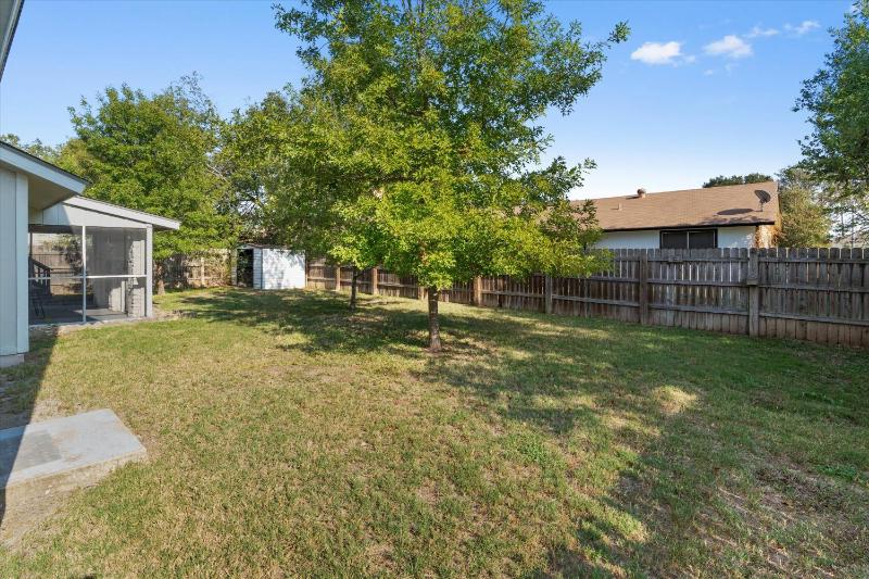 North Austin retreat with garage 5 min from Domain - image 13