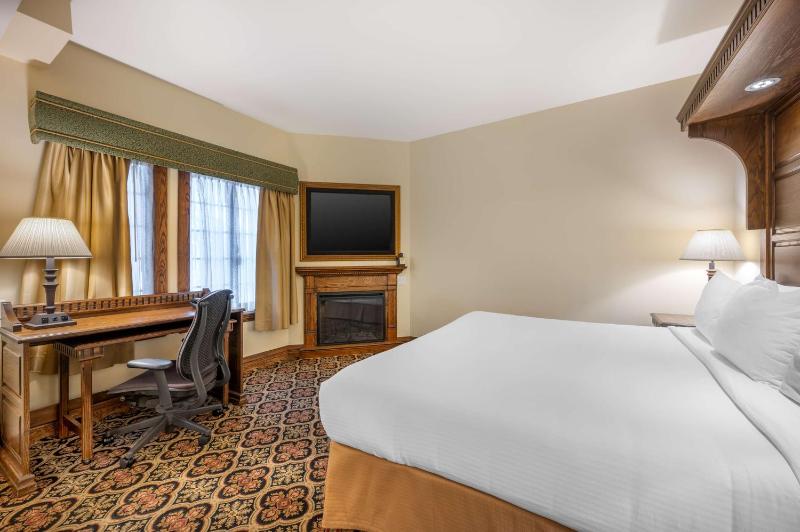 King Room with Sitting Area - Non-Smoking image 3