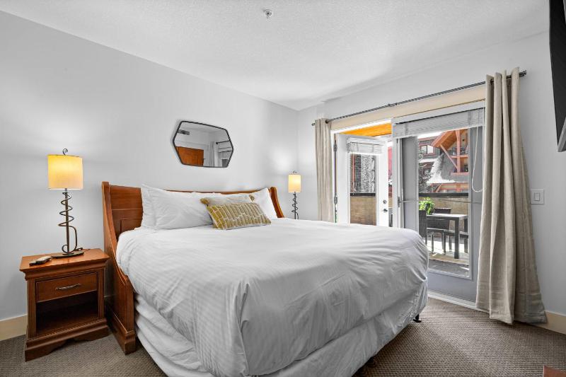 Quiet Retreat for Couples - image 36