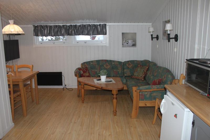 Two-Bedroom Cottage with Shared Bathroom 8 (5 Adults) image 4