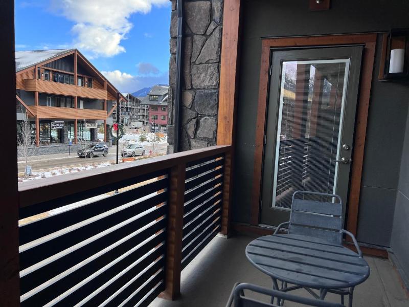 Alpine Serenity in Canmore - image 15