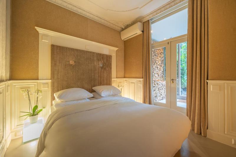 Suite with Garden View image 2