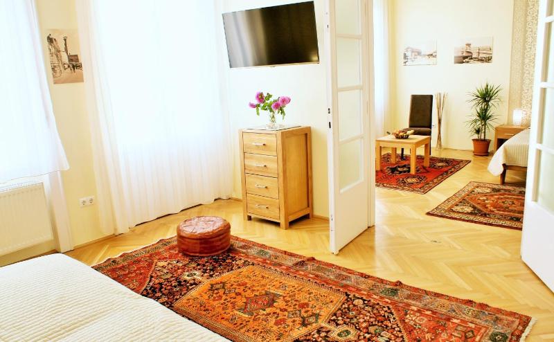 SuperCentral Apartment - image 1
