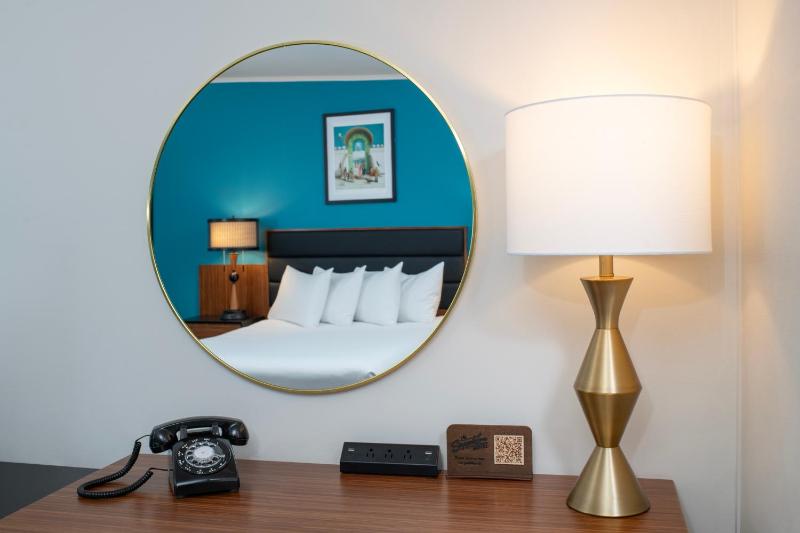 Queen Room image 3