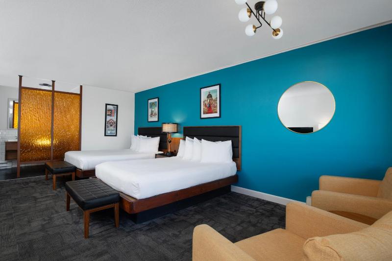 Queen Room with Two Queen Beds image 3