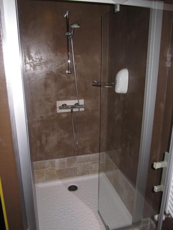 Twin Room image 3