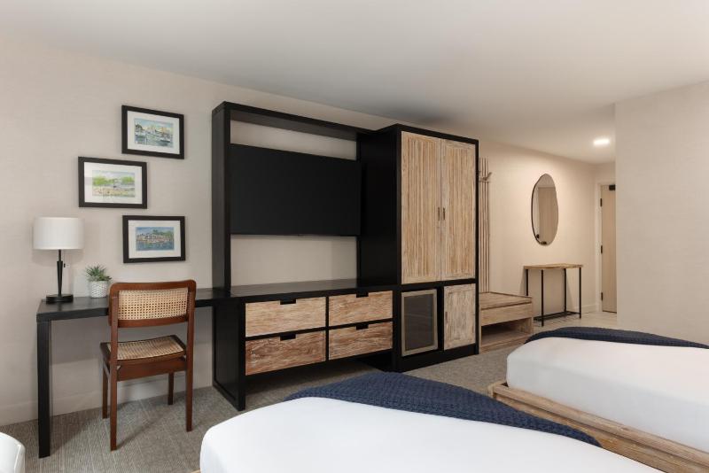 Standard Twin Room image 2