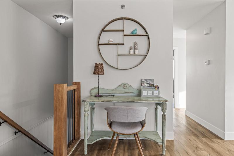 Spectacular Rocky Mountain Views 3BD By The Tracks - image 12