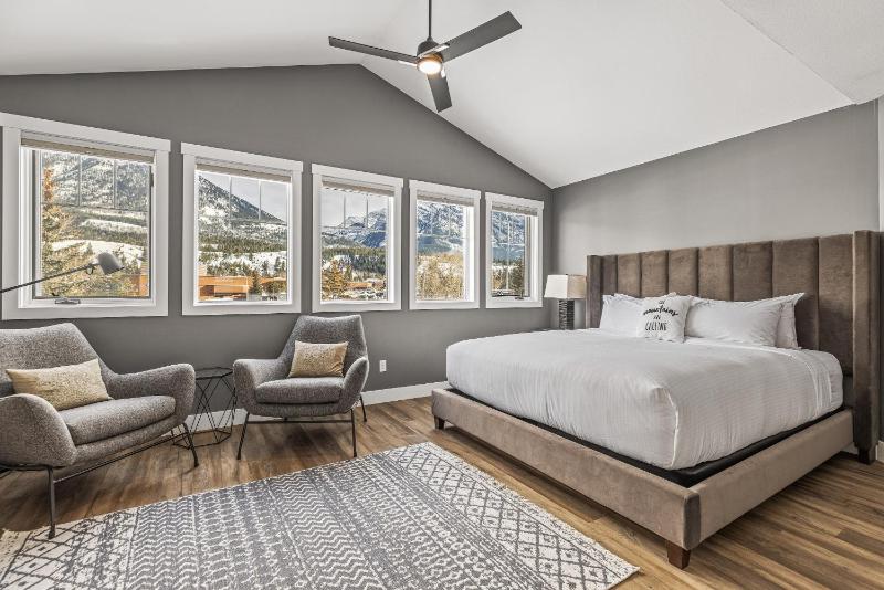 Spectacular Rocky Mountain Views 3BD By The Tracks - image 9