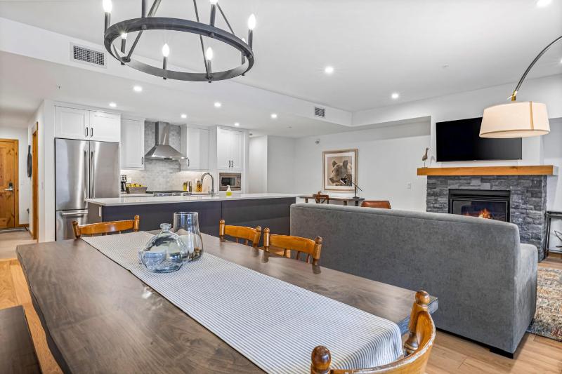 Chic Urban Sanctuary in the Heart of Down - image 19