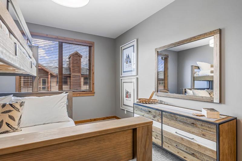 Chic Urban Sanctuary in the Heart of Down - image 30