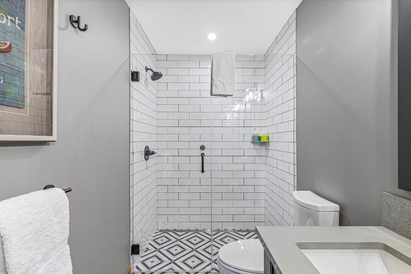 Chic Urban Sanctuary in the Heart of Down - image 20