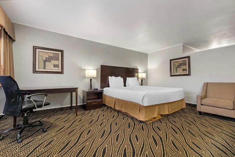 King Room with Bath Tub - Disability Access/Non-Smoking