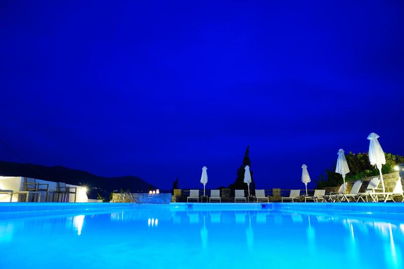Akrotiri Hotel - image 29