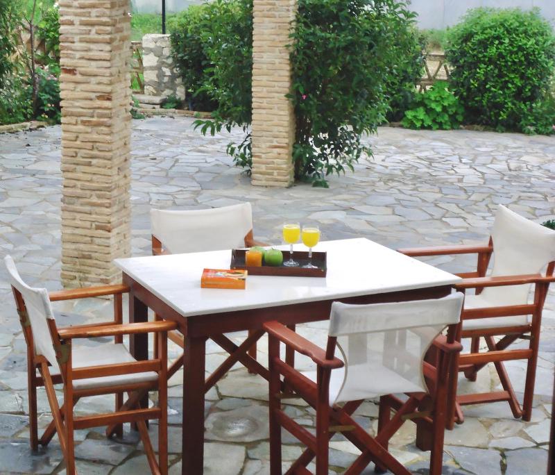 Studio (4 Adults) image 4