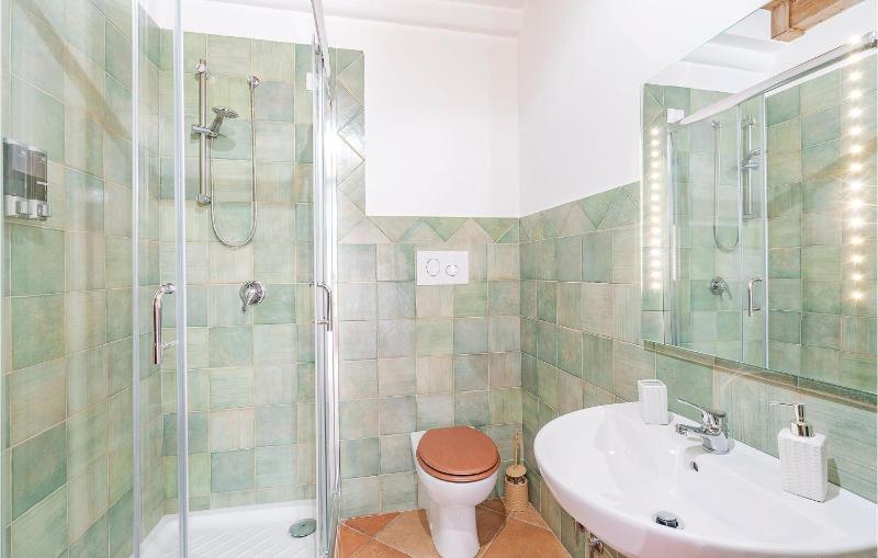 Nine-Bedroom Holiday Home image 2