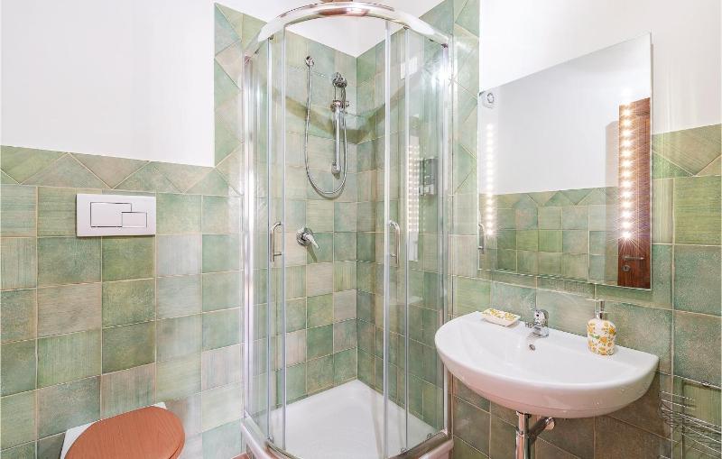 Nine-Bedroom Holiday Home image 3
