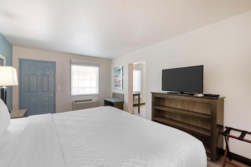 Best Western Plus St. Simons - image 3