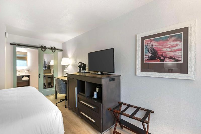 Best Western Plus St. Simons - image 2