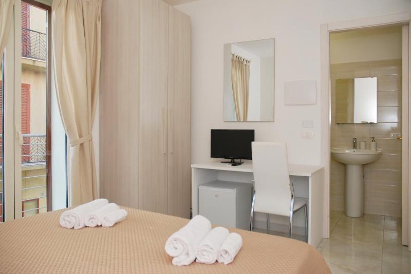 Double Room with Balcony image 3