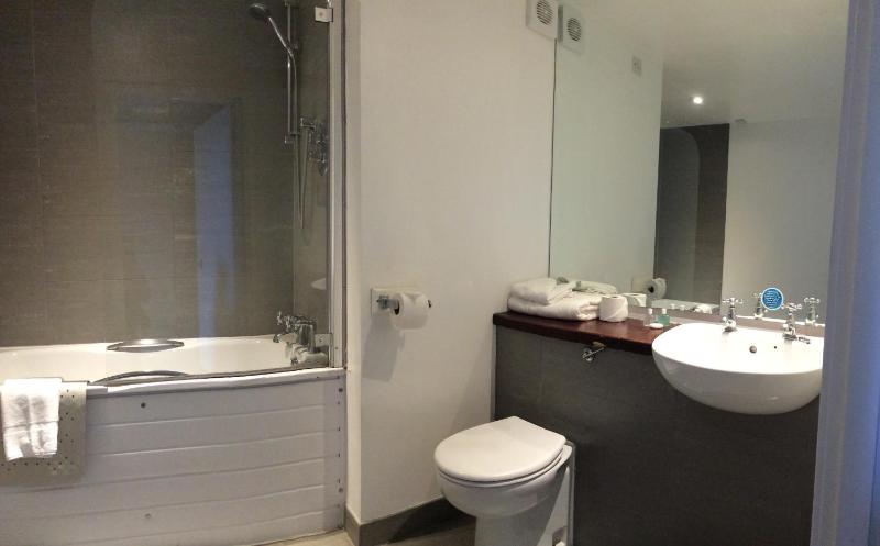 Twin Room image 3