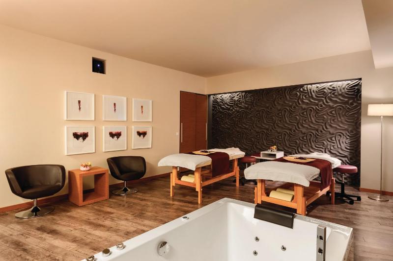 Ramada by Wyndham Oradea - image 14