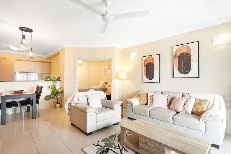 Resort Apartment with 9 Pools & Spa Cairns One - image 8