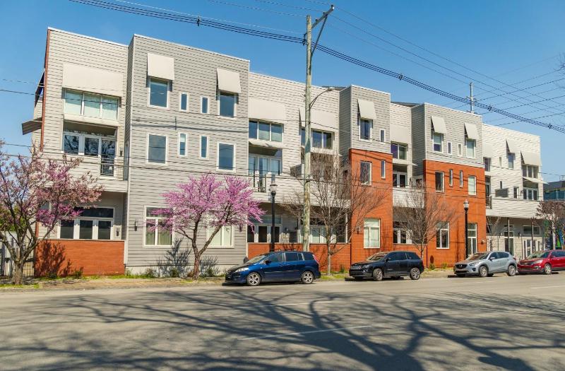 Modern Condo in the Vibrant NuLu District - image 22