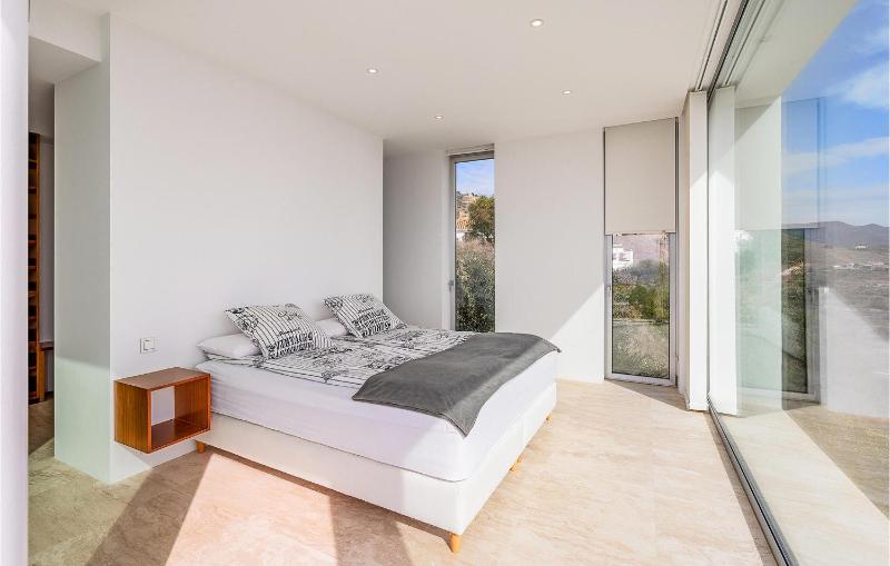 Luxurious Home In Granada - image 19