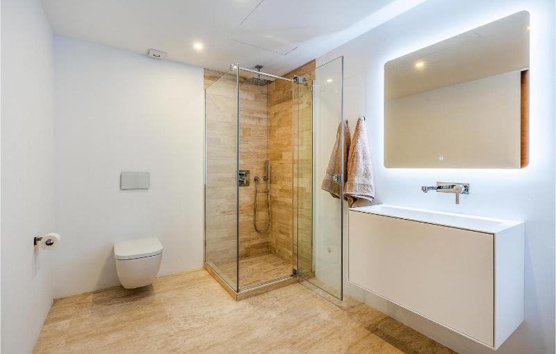 Luxurious Home In Granada - image 5