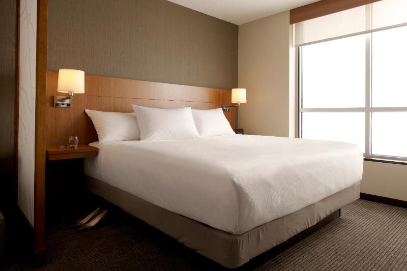 King Room with Sofa Bed - High Floor image 4