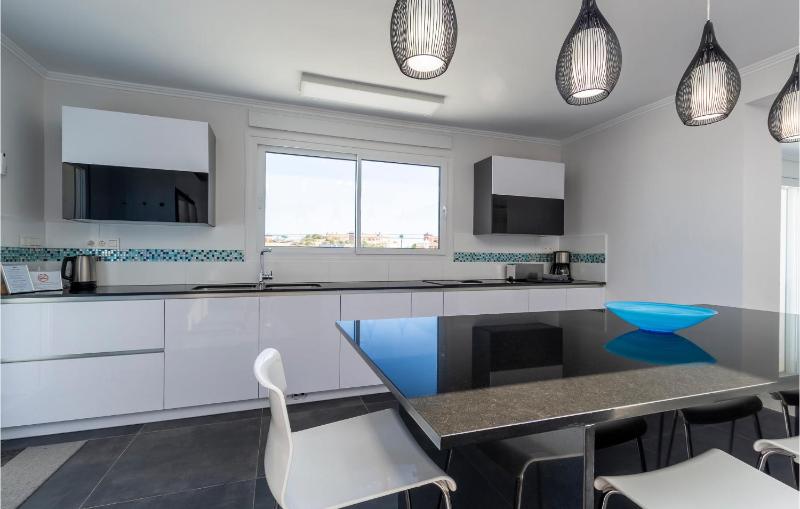 Beach Front Home In Las Lagunas De Mijas - image 40