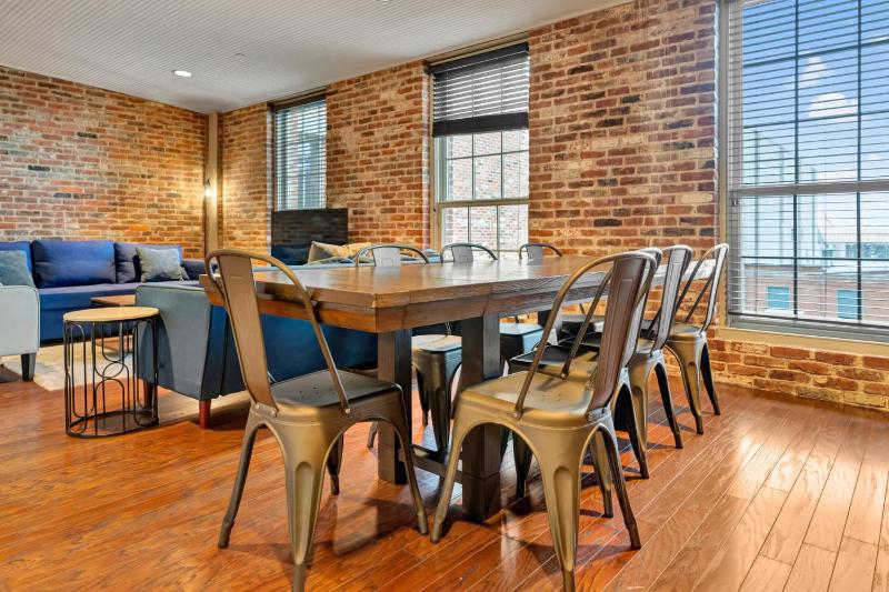 Ideal Spot Near 4th Street Live & Local Dining - image 30