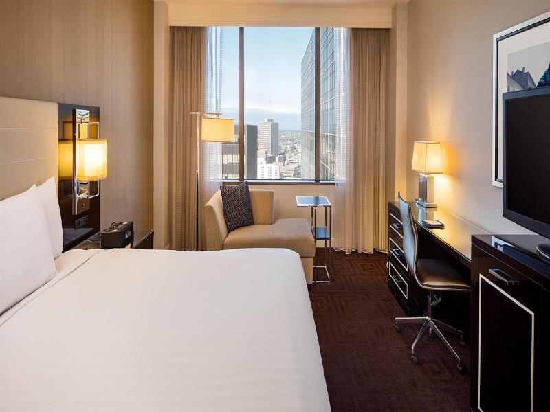 King Room with Accessible Tub - Disability Access image 3