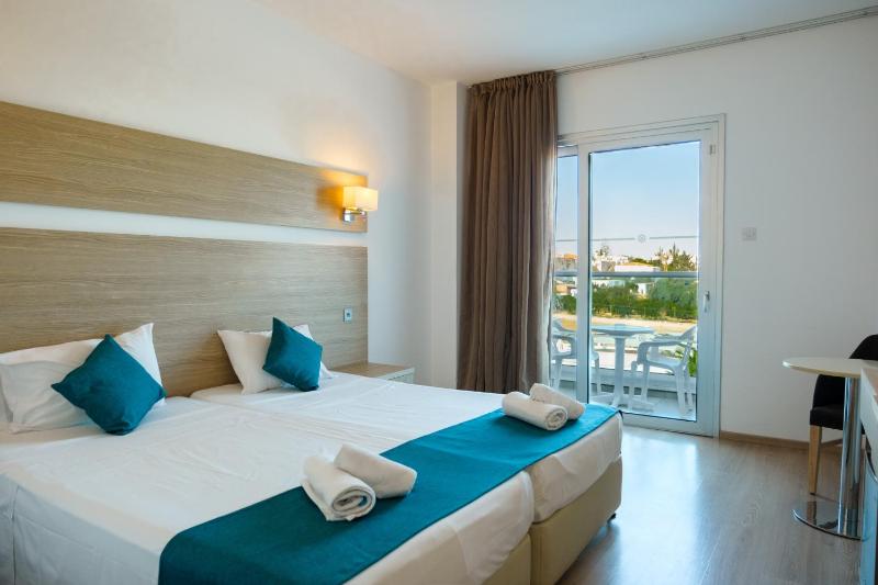 Superior Room (2 Adults + 1 Child) image 1