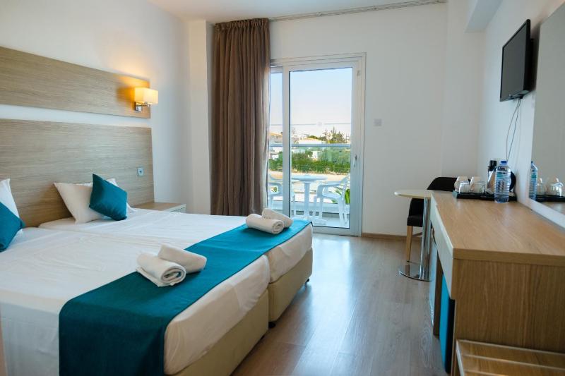 Superior Room (2 Adults + 1 Child) image 3