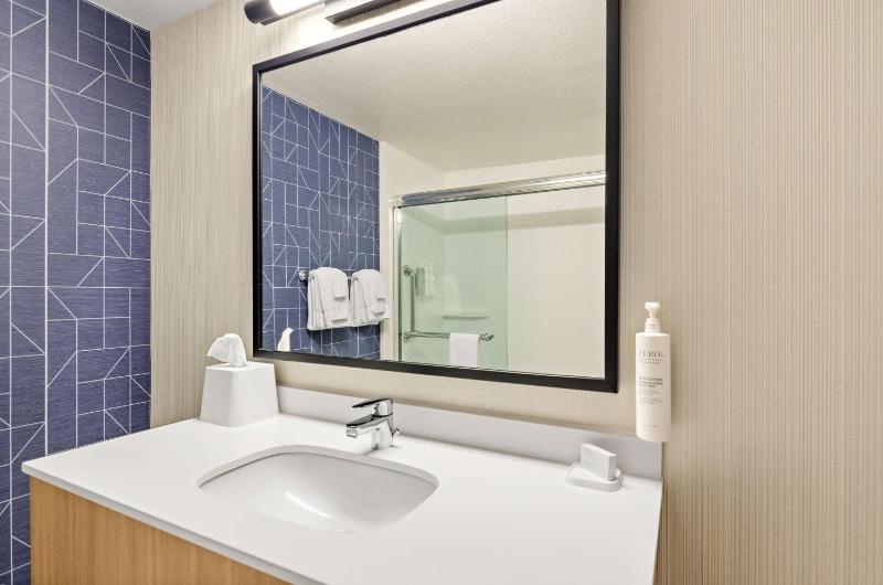 King Room image 3